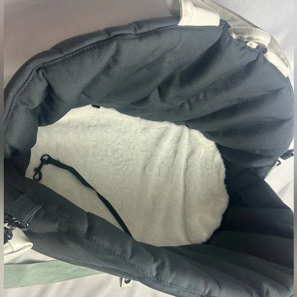 New Dog Bag Carrier for Small and Medium Dogs - Picture 3 of 4